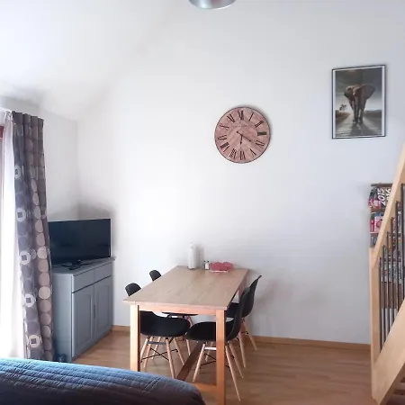 2 Ch, Balcon, Chateau Ricard Avec Piscine * Saint-Geniez-dʼOlt