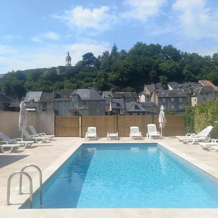 2 Ch, Balcon, Chateau Ricard Avec Piscine